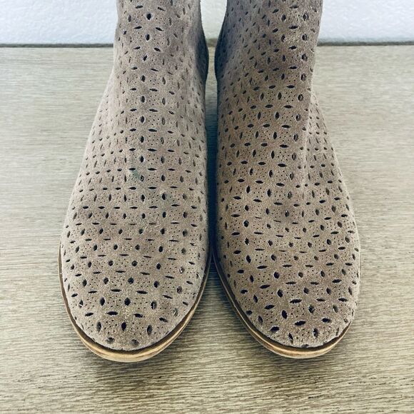 Lucky Brand Suede Leather Taupe Laser Cutout Ankle Boots 9 - Picture 4 of 7